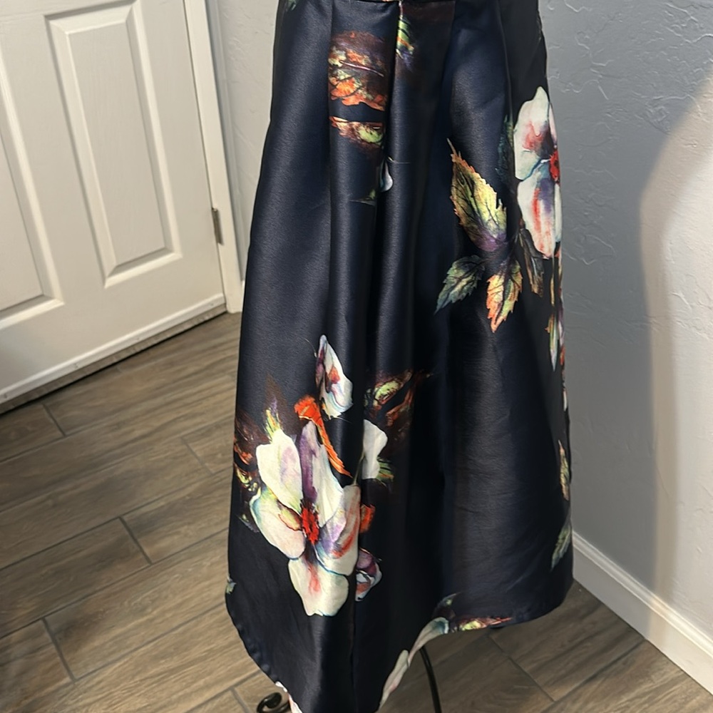 Beulah Style Floral on Navy, fit/flare occasion midi dress. Sleeveless. Size MP - Picture 5 of 12